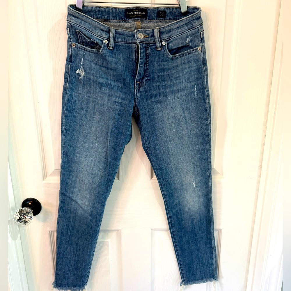 Size 4/27 Lucky brand cropped skinny jean